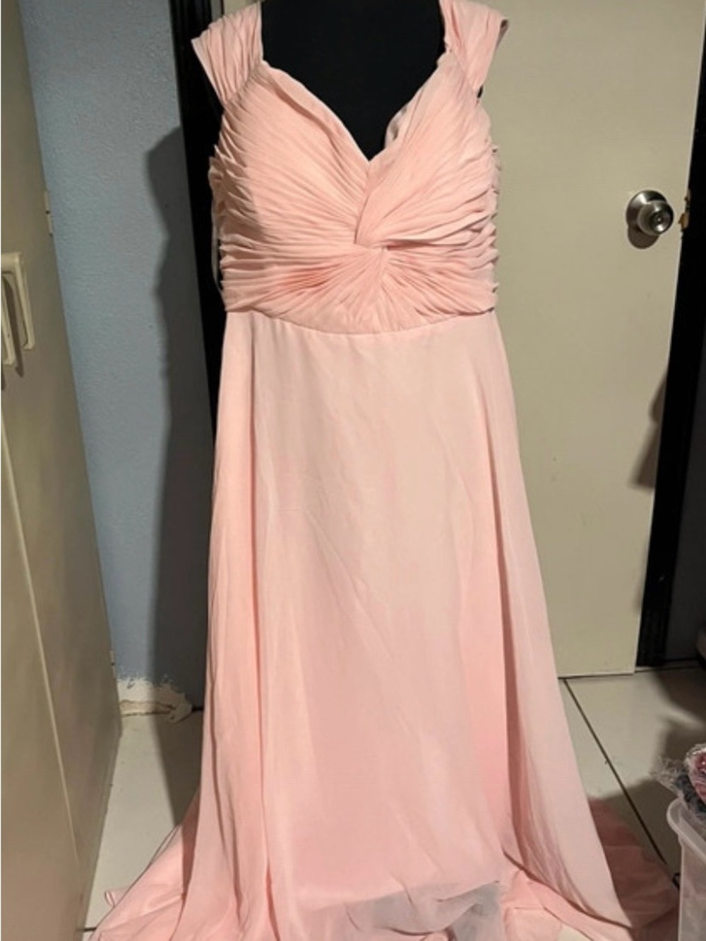 Elegant Pleated Maxi Dress in Light Pink